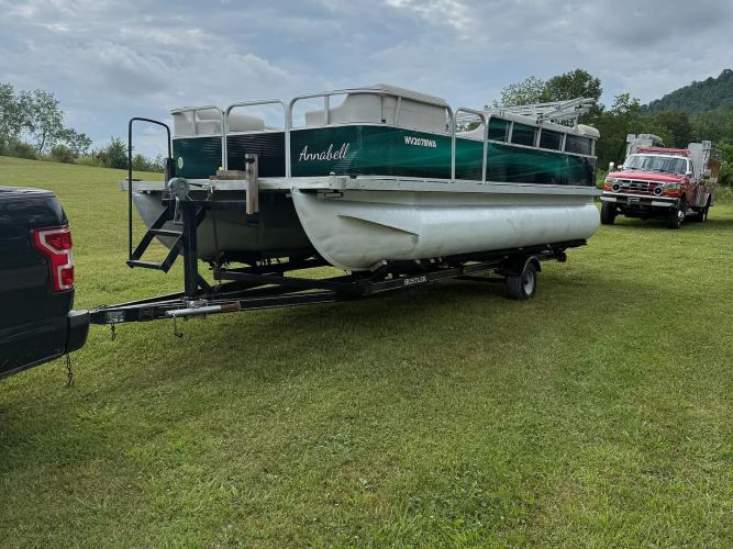 Pontoon Boat Wrap in Belington, WV